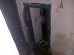 Новороссийцам спрятаться негде: бомбоубежище затопило фекалиями