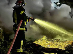 Смертельный пожар в Новороссийске: в охваченной огнем постройке погиб мужчина