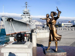 День в истории Новороссийска. Куда смотрит жена моряка?