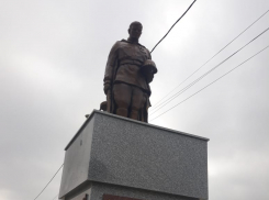 В станице Раевской под Новороссийском  памятники требуют и средств, и рук