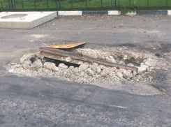 Ямина в центре Новороссийска на отремонтированной дороге разозлила водителей