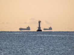 Над Новороссийском встала фата-моргана, или откуда в море взялось ещё два корабля