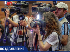 Редакция «Блокнота» поздравляет коллег с профессиональным праздником