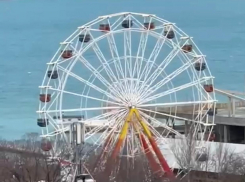 «Такого не может быть!»: странности с колесом обозрения в Новороссийске 