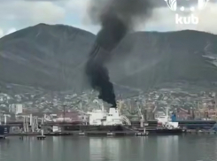 Столб черного дыма в порту Новороссийска встревожили горожан 