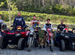 Волонтер из Новороссийска спас щенка из пожара — в Дюрсо могут быть раненые животные