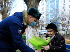 На себе вытаскивала раненых с Малой земли: новороссийские десантники поздравили ветерана войны 