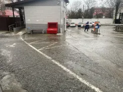 Скользкие улицы, подводные пешеходные дорожки: что еще вызвало недовольство новороссийцев