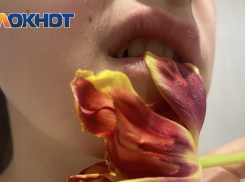 Новый тренд после 8 марта: российские зумерши поглощают тюльпаны целиком