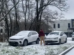 «Дети ждали автобус 3 часа»: новороссийцы жалуются на состояние города в снежную погоду