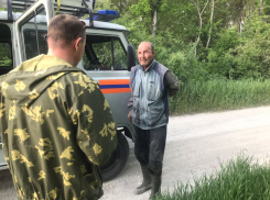 Новороссийские спасатели нашли заблудившегося в лесу мужчину