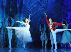 Афиша на новогодние выгодные: трезвый забег, ярмарки и Щелкунчик 