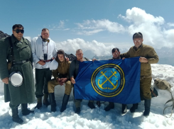 Флаг Ушаковки на Эльбрусе на высоте 4100 метров!