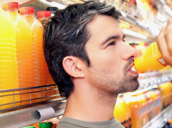 Новороссийцам разрешат съедать продукты до оплаты на кассе
