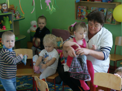 В детских садах Новороссийска не хватает воспитателей: куда делись специалисты и что об этом думают в УО