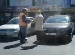 «Блокнот Новороссийск» помог: у Центрального рынка убрали незаконную платную парковку