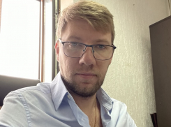 Руководитель строительной компании «НД-Строй» Никита Бесклубный поздравляет женщин с 8 Марта