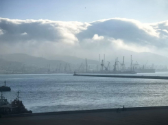 Осень хозяйничает в Новороссийске, но ветер теплый