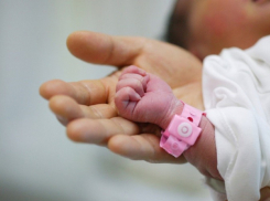 По дороге в новороссийский роддом в карете «скорой» родилась девочка 