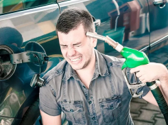 Доступность бензина: сколько литров топлива новороссийцы могут позволить себе за среднюю зарплату