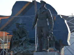 В Новороссийске установили памятник Цезарю Куникову