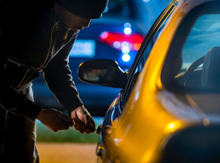 Новороссийский джентльмен удачи попал в ДТП на угнанной машине 