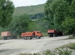 Природоохранная прокуратура оштрафовала виновного в засыпании русла речки Абрау