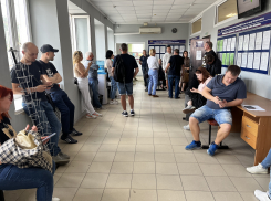 «Закладывайте 3 часа» — как в Новороссийске приходится получать загранпаспорт