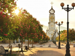 Жительнице Новороссийска не хватает скамеек на бульваре Черняховского 