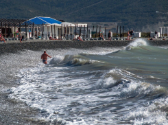 Опасно для жизни: в Новороссийске запретили купаться в море 