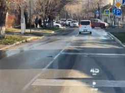 Водопад по-новороссийски: ручьи воды стекают по Кутузовской 