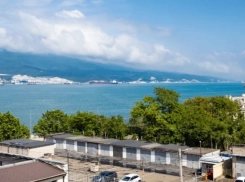 Пережила перес тройку и атаку ВСУ: гостиница «Новороссийск» отмечает 42-й день рождения