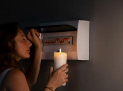 Света нет, но вы держитесь! В Новороссийске вновь аварийные отключения электроэнергии