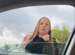 Дайте денег на эвакуатор, или как ростовская автоледи «бьет на жалость» в Новороссийске