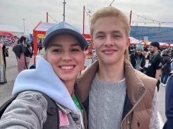 Жительница Новороссийска встретилась с Пальто на Всемирном форуме молодежи в Сочи 