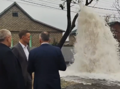 Затоплены дворы, поврежден автомобиль: кто заплатит новороссийцам за поврежденное в результате порыва имущество