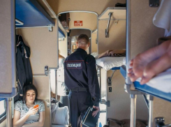 Возраст краже не помеха: пожилой пассажир прихватил вещи попутчика, покидая поезд «Екатеринбург -Новороссийск»