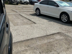 «Аттракцион» для авто: ямы на дорогах Новороссийска беспокоят жителей