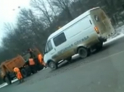 Новейшие технологии используют рабочие при ремонте на трассе Новороссийск - Краснодар