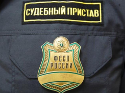 «Они отдыхают, а у людей счета заблокированы!»: новороссийцы продолжают осаждать здание судебных приставов