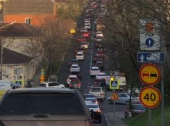 Стоит весь город: Новороссийск замер в пробке 