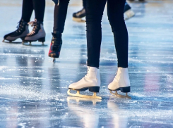 Спортивным сибирякам Новороссийска стоит набраться терпения: ледовой площадке быть, но не скоро