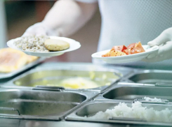 «Все делаем по закону»: поставщик горячего питания в больницы Новороссийска ответил на жалобы бывших сотрудников 