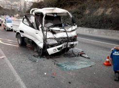 Страшная авария под Новороссийском: в кабине зажало детей