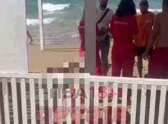 18+ «Красный флаг, куда лезут?»: на пляжах в Анапе утонули мужчина и подросток