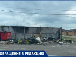 Настолько надоела мусорка, что ее сожгли — жители Раевской устали от свалок