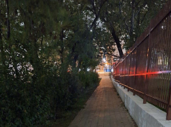 «Страшновато ходить»: у школы в Новороссийске не хватает освещения 