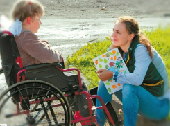 Новороссийцы, ухаживающие за инвалидами, смогут работать без потери пособия