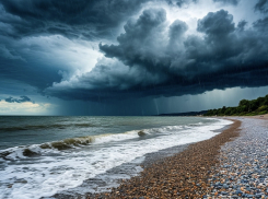 Дождь, град и формирование смерчей: в Новороссийске объявлено штормовое предупреждение 