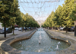 Травмы, вирусы и инфекции: новороссийцев и гостей города-героя просят не купаться в фонтанах